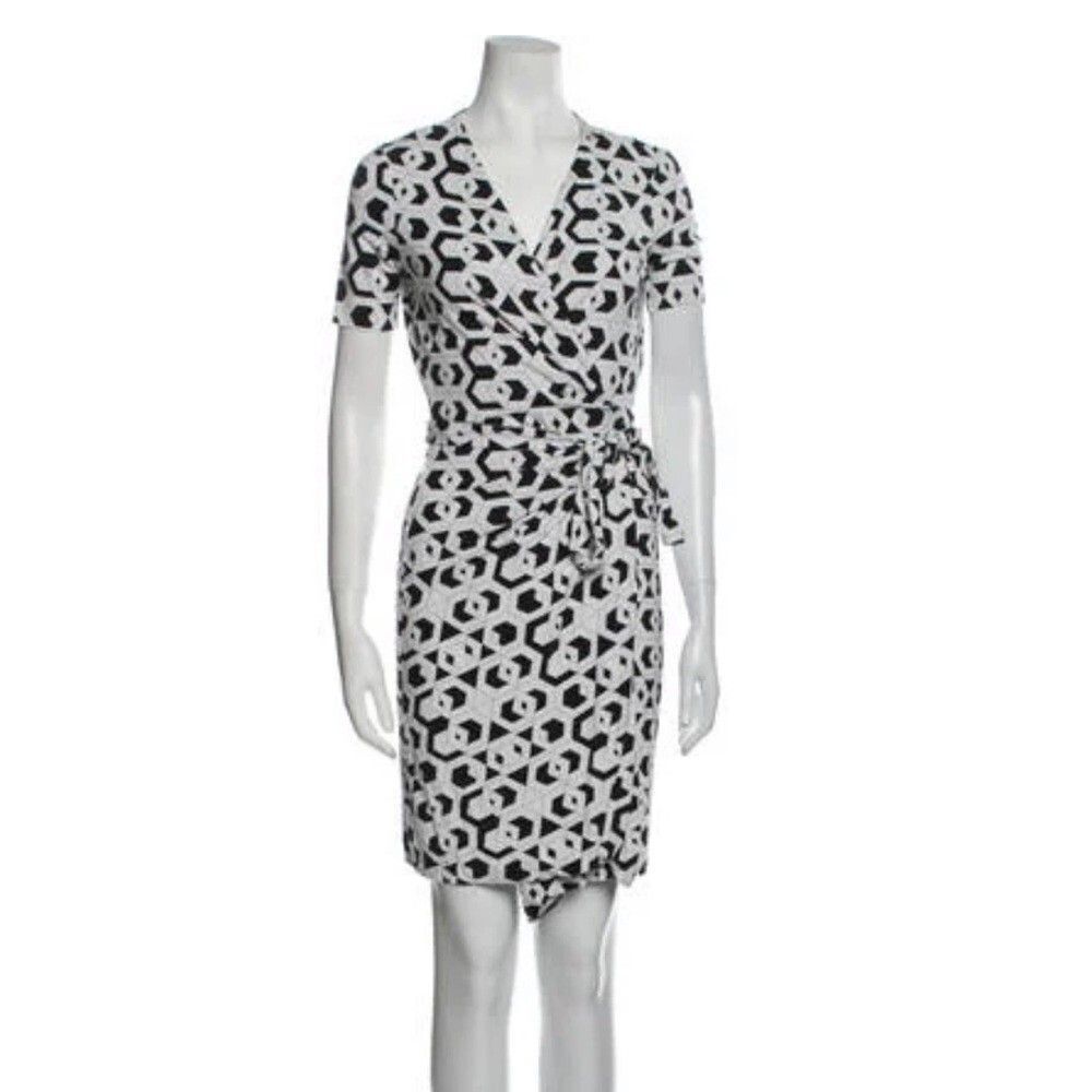 DIANE von FURSTENBERG Wrap Dress Womens Size XS 0 Printed Black White